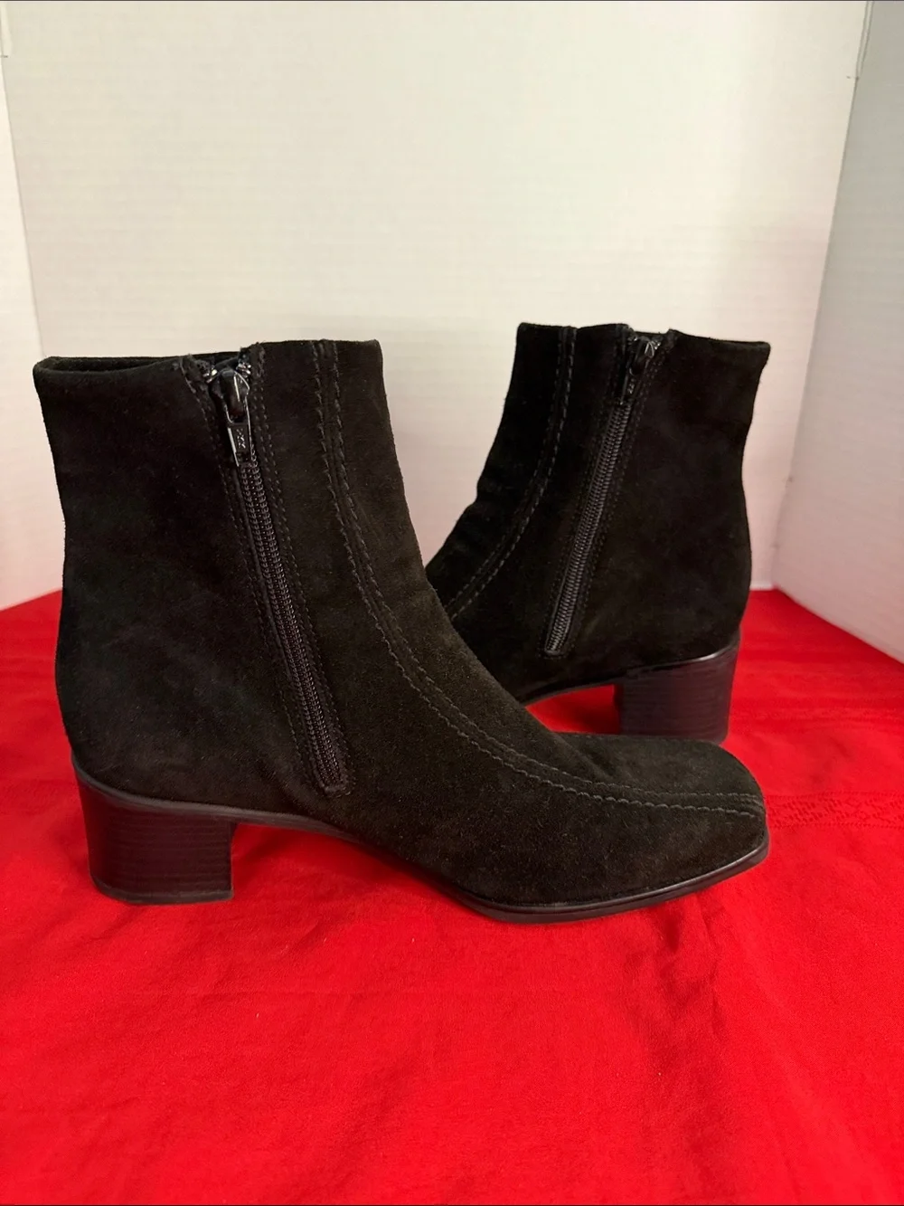LA CANADIENNE Boots- Waterproof Square Toe Black Suede Ankle Boots 9.5